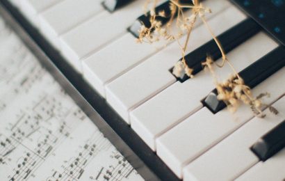 Hvad du skal overveje, før du køber et elektrisk klaver: Vægtede tangenter, bærbarhed og udstyr